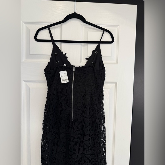 Lock & Key Lace Dress - Picture 3 of 15